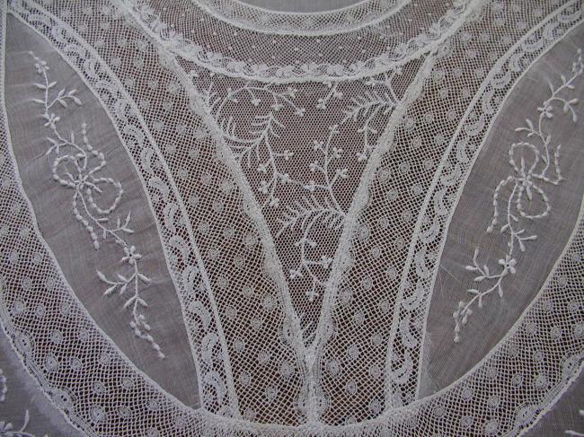 Lovely table runner in  'fond de bonnet' and patchworks of Valenciennes lace