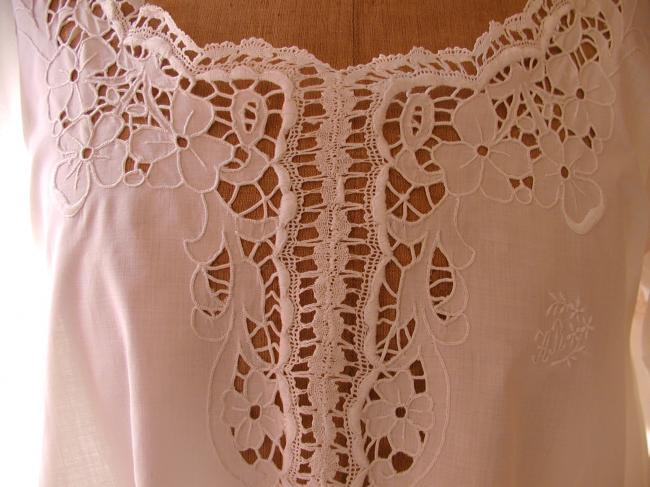 Stunning night gown with inserts of bobbin lace and Richelieu openworks 1890