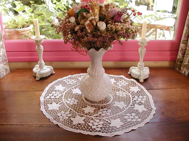 Stunning bobbin lace table centre grapes and vine leaves 1900