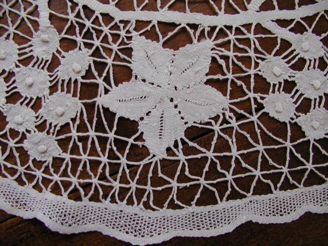 Stunning bobbin lace table centre grapes and vine leaves 1900
