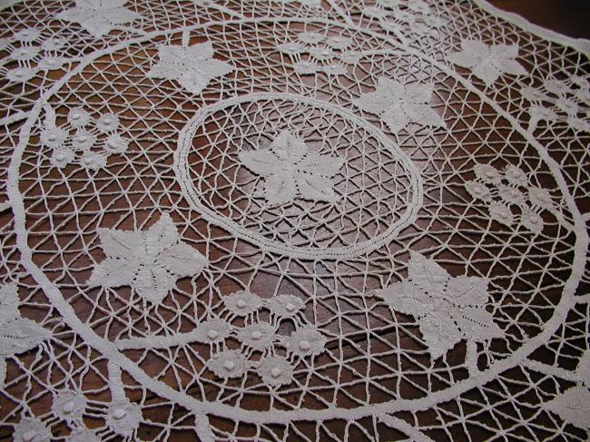 Stunning bobbin lace table centre grapes and vine leaves 1900