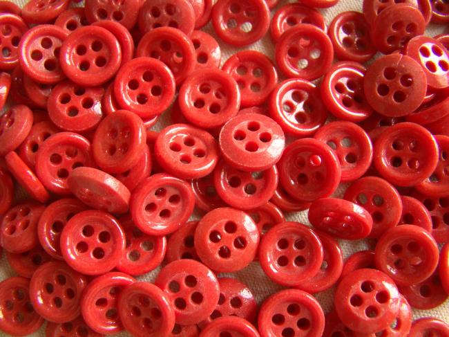 Lot de 12 anciens petits boutons en pâte de verre, rouge, 4 trous, 12mm