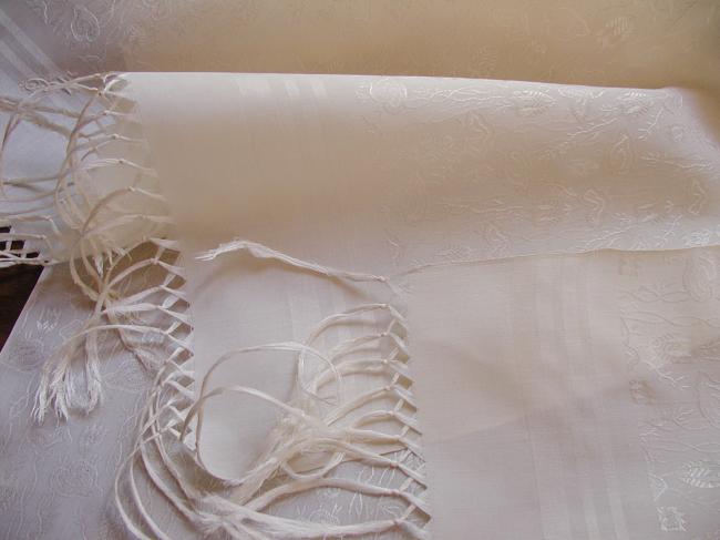 Marvellous scarve in ivory silk with fringes and monogram MC 1920