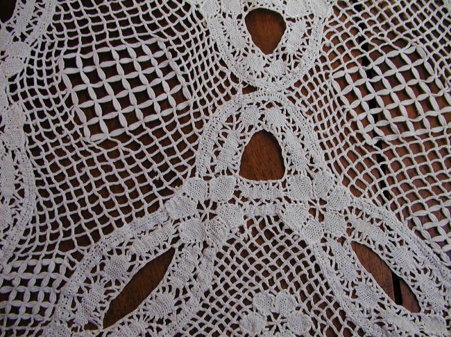 Lovely table runner in a patchwork of bobbin laces