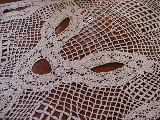 Lovely table runner in a patchwork of bobbin laces