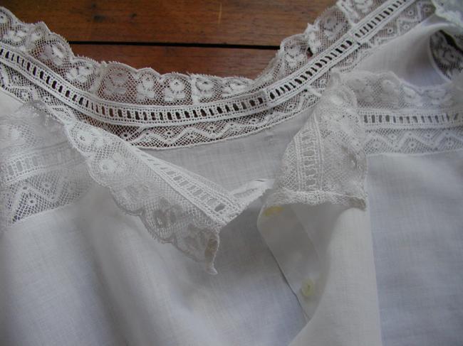 Lovely caraco chemise in batiste of linen with Valenciennes lace 1910