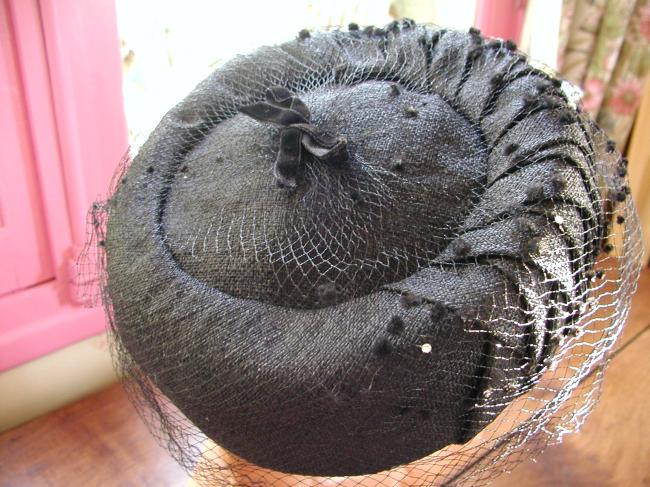 Lovely antique lady hat with black veil 1940