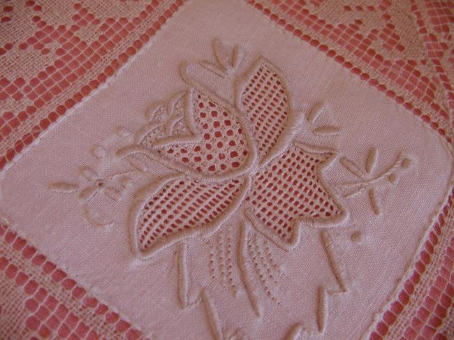 Super  table centre with hand-embroidery inserts & very fine filet lace edging