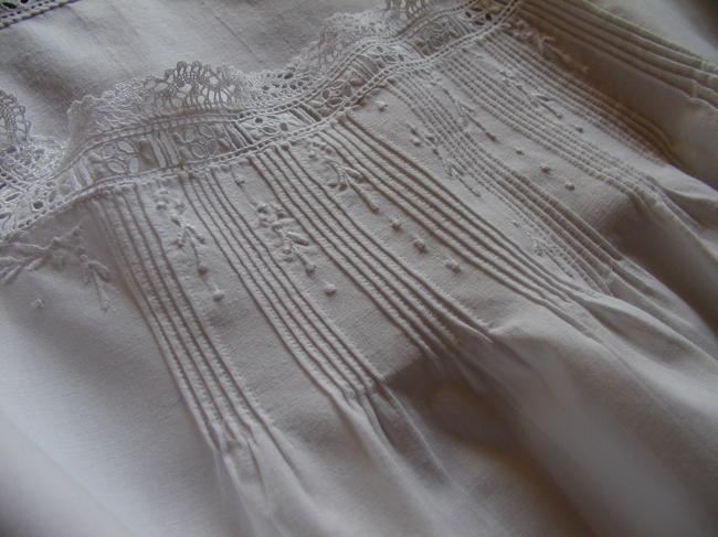 Very pretty embroidered night gown with religious pleats and Cluny bobbin lace