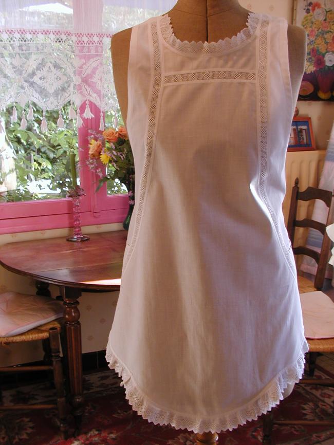 Gorgeous cambric cotton apron with lovely inserts of drawn thread lace