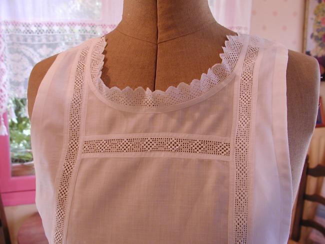 Gorgeous cambric cotton apron with lovely inserts of drawn thread lace