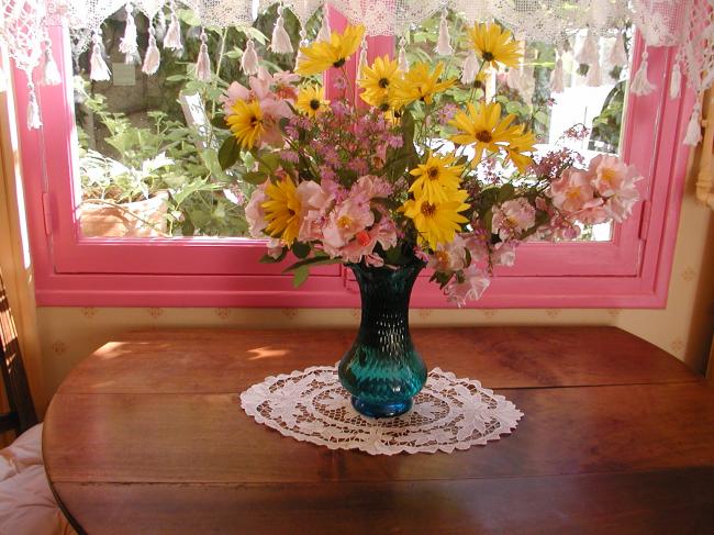 Lovely oval table centre in Bolognia lace 1920