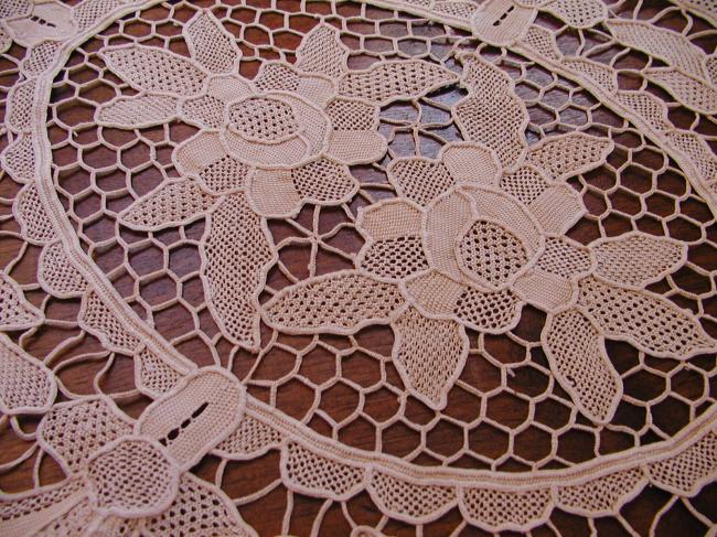 Lovely oval table centre in Bolognia lace 1920
