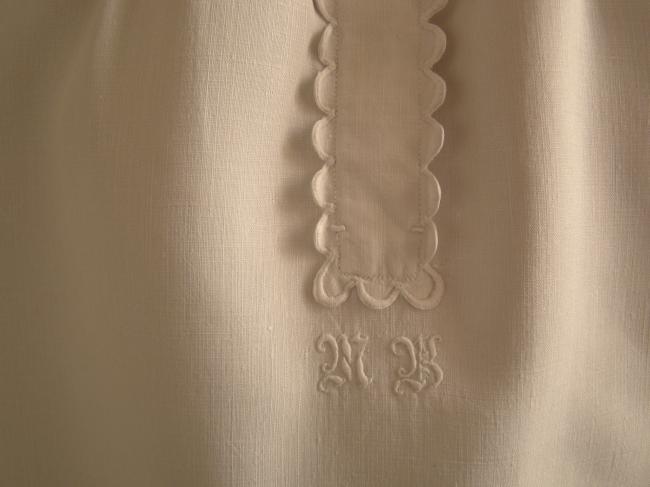 Charmante chemise de nuit en fil de lin brodée et monogramme MB