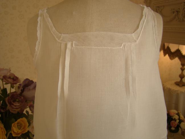 Gracieuse chemise de jour de bébé en linon 1930