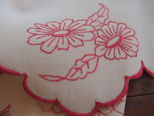 Superb and large border in natural color flax with hand-embroidered red flowers