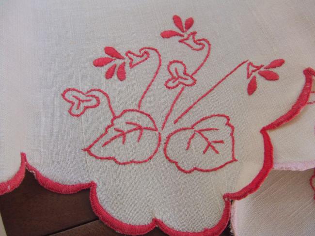 Superb and large border in natural color flax with hand-embroidered red flowers