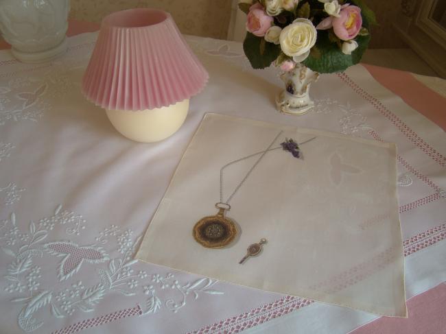 Original mouchoir en linon de Suisse, imprimé d'une montre gousset et violettes