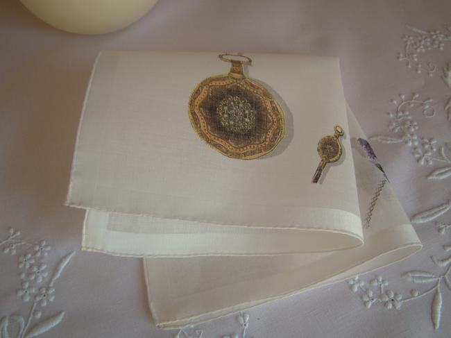 Original mouchoir en linon de Suisse, imprimé d'une montre gousset et violettes
