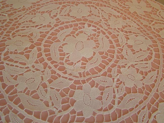 Merveilleuse nappe en dentelle de Venise faite à la main ...de toute beauté !