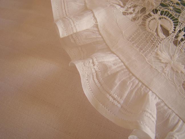 Merveilleux couvre-théière en Pinã rebrodé de dentelle Ténériffe
