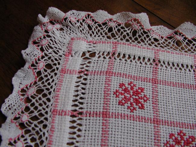 Superb trolley mat with white and red embroidery and bobbin lace 1900