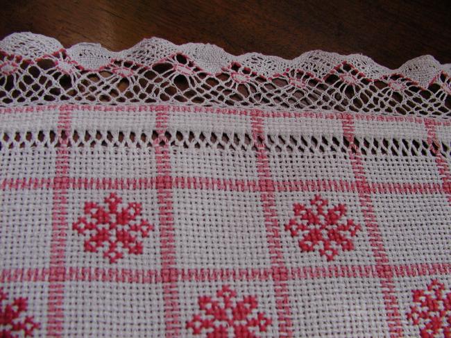 Superb trolley mat with white and red embroidery and bobbin lace 1900