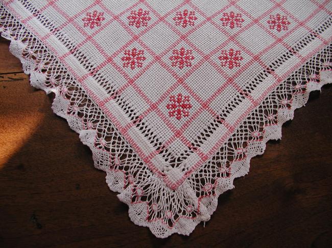 Superb trolley mat with white and red embroidery and bobbin lace 1900