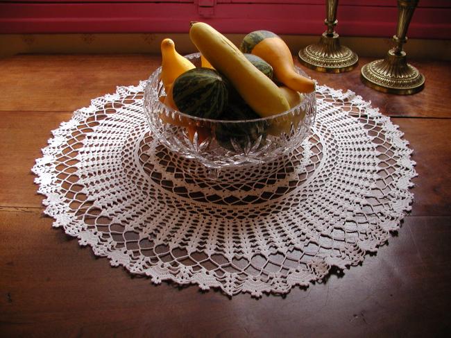 Lovely large table centre in crochet lace 1930