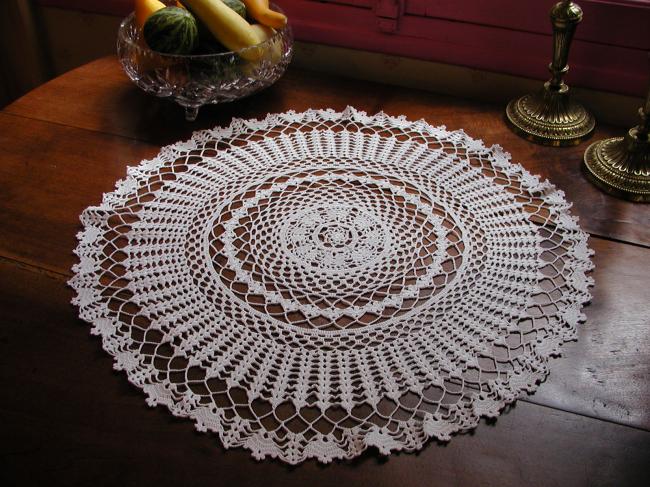 Lovely large table centre in crochet lace 1930