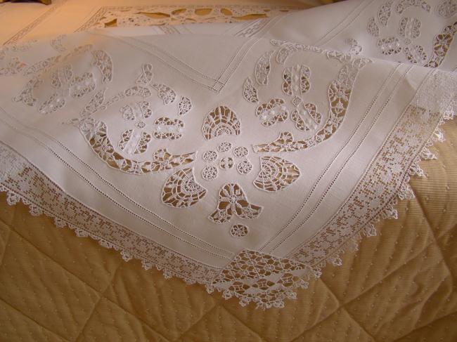 Fabuleuse nappe brodée en dentelle Hedebo, Venise, filet et Hardanger 1890