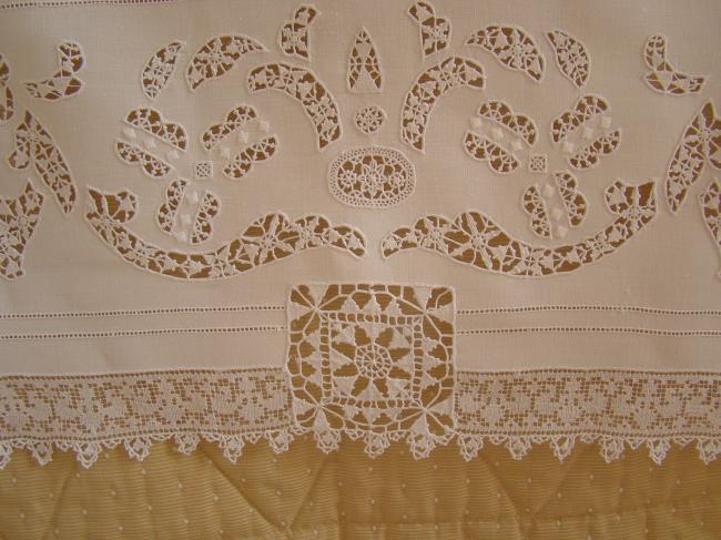 Fabuleuse nappe brodée en dentelle Hedebo, Venise, filet et Hardanger 1890