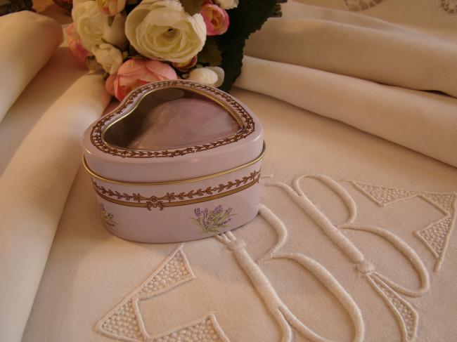 Romantique boîte coeur décorée de lavande et son savon en coeur à la lavande