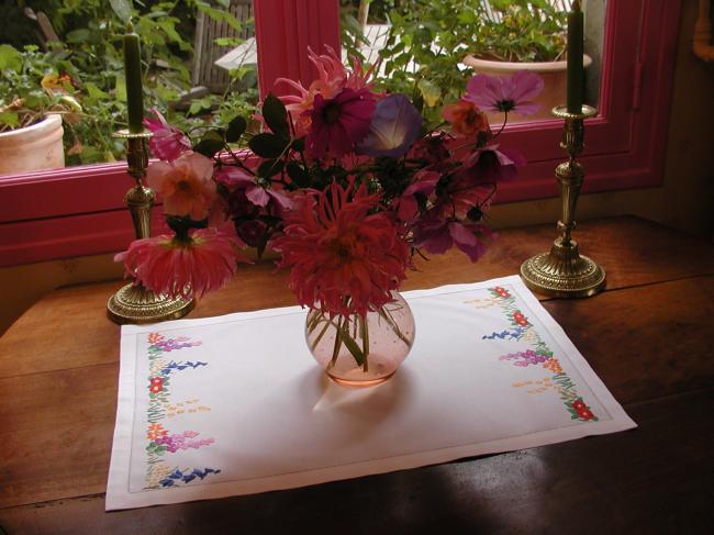 Very pretty trolley mat with handmade summer embroidered flowers