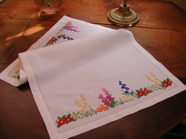 Very pretty trolley mat with handmade summer embroidered flowers