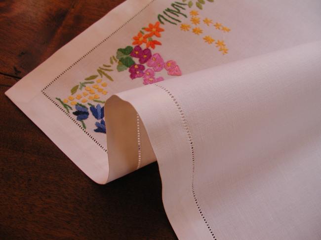 Very pretty trolley mat with handmade summer embroidered flowers