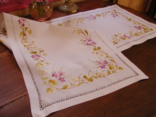 Outstanding table runner with silk society embroidery of violet, 19th century
