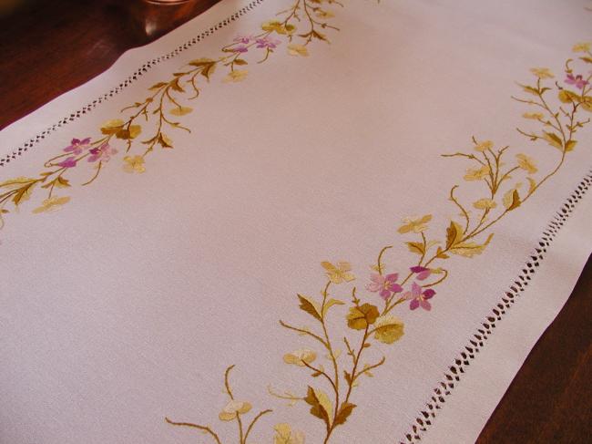 Outstanding table runner with silk society embroidery of violet, 19th century