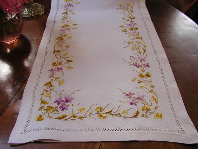 Outstanding table runner with silk society embroidery of violet, 19th century
