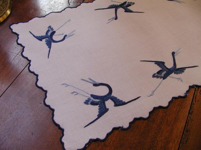 Marvellous tray mat in cambric of linen with very funny embroidered storks