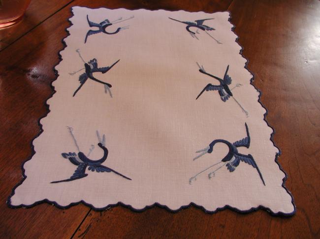 Marvellous tray mat in cambric of linen with very funny embroidered storks