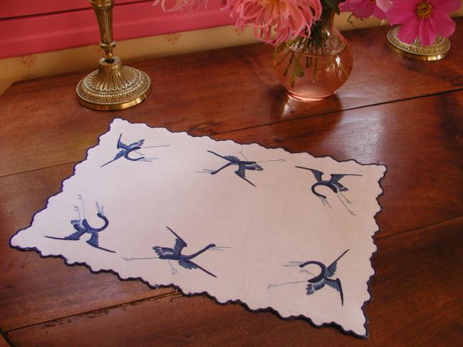 Marvellous tray mat in cambric of linen with very funny embroidered storks