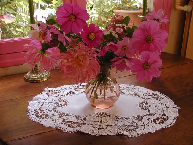Magnificient oval table centre with Bedfordshire bobbin lace 1900
