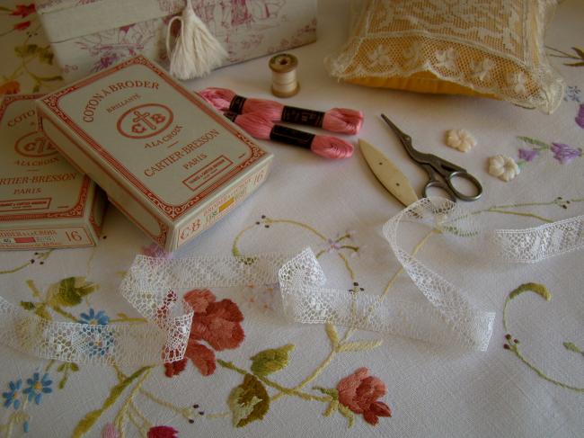Jolie ancienne dentelle d'entre-deux ,en coton très fin, en 20mm