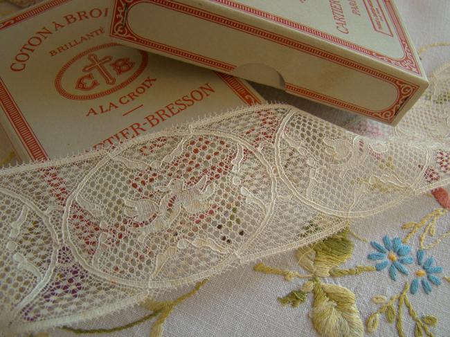Superbe ancienne dentelle d'entre-deux, cormoran dans un médaillon,  55mm