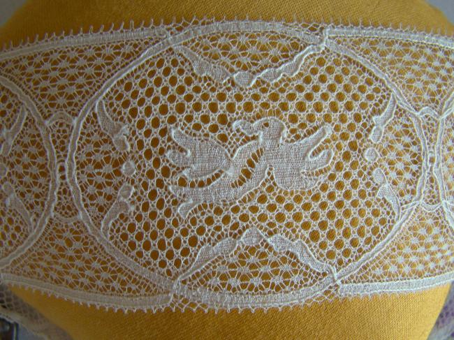 Superbe ancienne dentelle d'entre-deux, cormoran dans un médaillon,  55mm