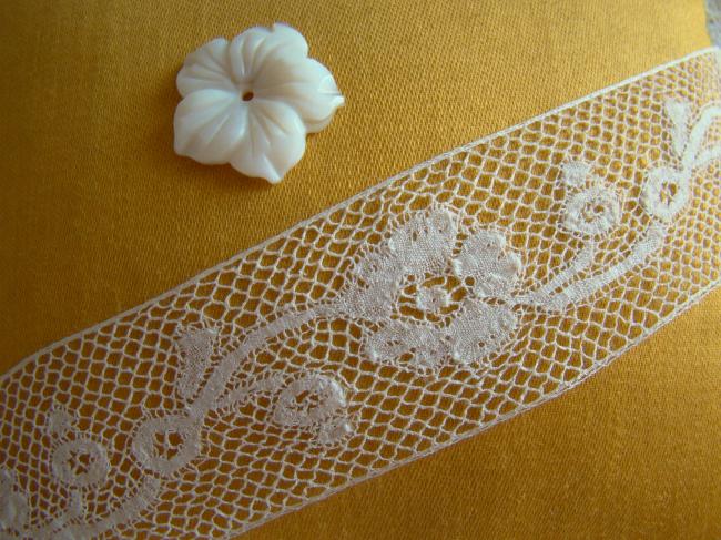 Véritable dentelle de Valenciennes d'entre-deux, volutes de fleurs (fuseaux)