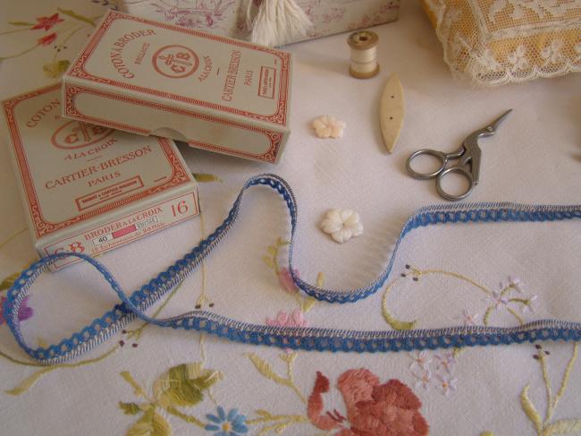 Charmante ancienne dentelle en coton à festons, couleur bleu franc, en 10mm