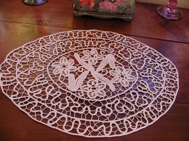 Magnificient oval table centre in tape lace with point de Milan lace