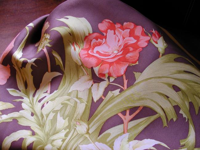 Merveilleux Carré Hermès vintage 'Regina' en twill de soie par Leila Menchari